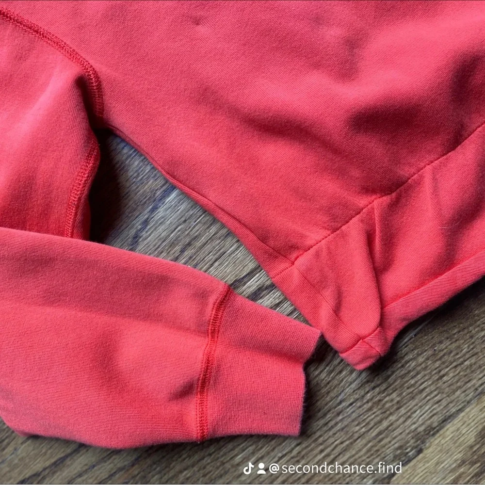 Nike Women’s Red Cropped Sweatshirt Small Zip Pocket Logo Pullover.